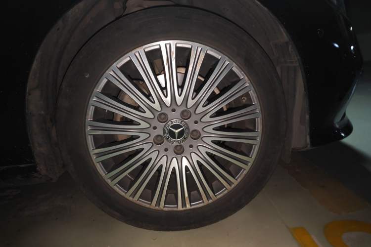 Used Mercedes-Benz E-Class 2021 E 300 L Stylish Model Right Front Wheel Hub