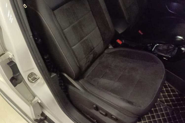 Used Volkswagen T-ROC 2019 280TSI DSG Four-Wheel Drive Luxury Version China V Standard