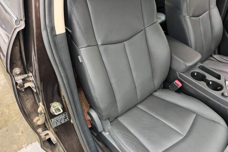 Used Dongfeng Aeolus AX7 2016 2.0L Automatic Zhiyi Trim Right Front Seat