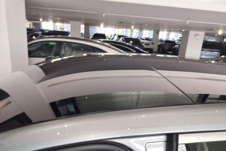 Used ONVO Luxeed L90 2025 Model—Max Six-Seater Version Roof