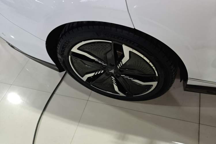 Used VOYAH PASSION 2023 Four-Wheel Drive Standard Edition