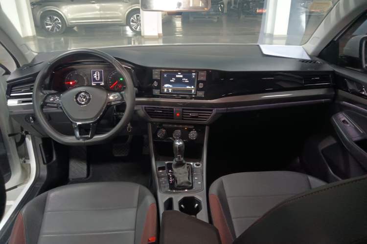 Used Volkswagen Bora 2020 1.5L Automatic Comfort Model Center Console