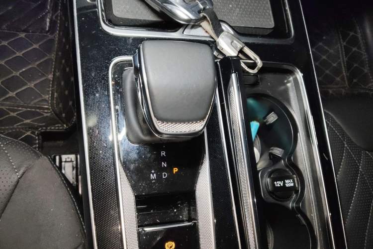 Used Hongqi HS5 2023 2.0T Qixiang Pro Edition Gear Lever