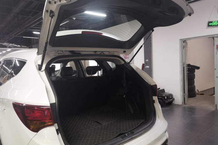 Used Hyundai Santa Fe 2017 2.0T Automatic Two-Wheel Drive Smart Version 7 Seats Trunk