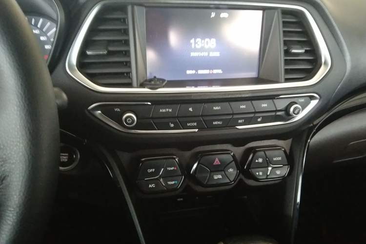 Used GAC Trumpchi GS4 2015 200T G-DCT Luxury Edition Audio And AC Panel