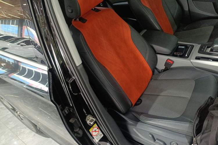 Used Audi Q5L 2018 40 TFSI Prestige Fashion Edition China VI Right Front Seat