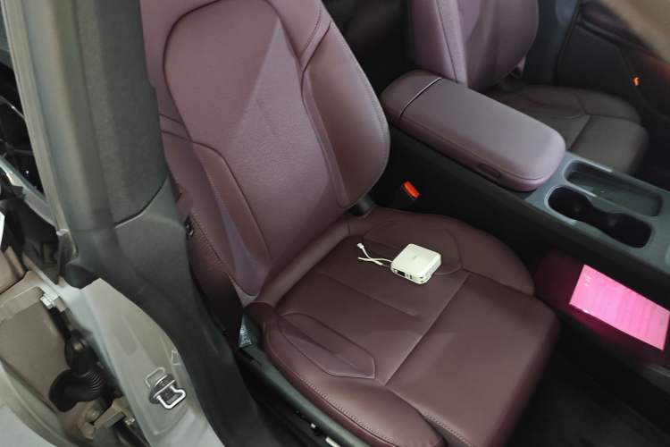 Used Nio ET5 2024 75 kWh Right Front Seat