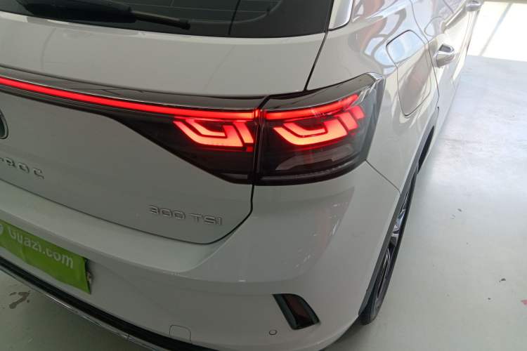 Used Volkswagen T-ROC 2023 300TSI DSG Two-Wheel-Drive Chen Guang Edition
