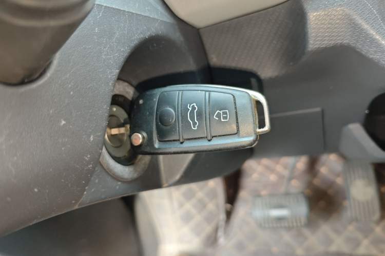 Used Chery QQ Ice Cream 2022 170km Sundae Phosphate Lithium-Ion
