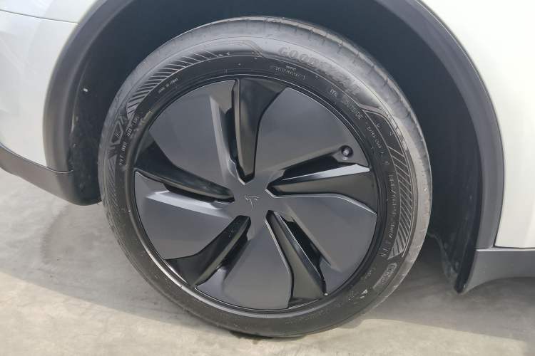 Used Tesla Model Y 2025 Rear-Wheel-Drive Version

