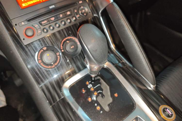 Used Peugeot 3008 2015 2.0L Automatic Classic Edition Gear Lever