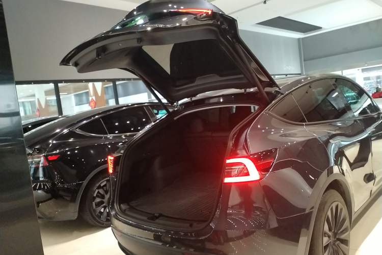 Used Tesla Model Y 2024 Rear-Wheel-Drive Version
