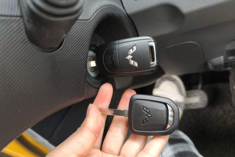 Used Wuling Hongguang MINIEV 2021 Macaron Premium Model – Lithium Iron Phosphate