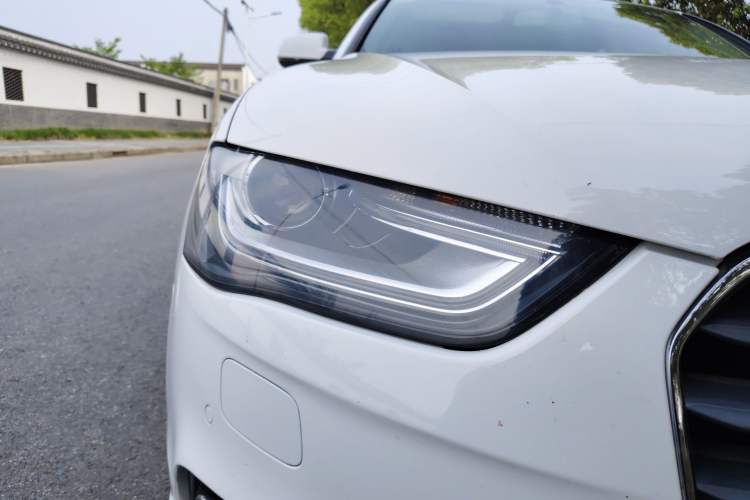 Used Audi A4L 2015 35 TFSI Automatic Standard Model Right Front Headlight