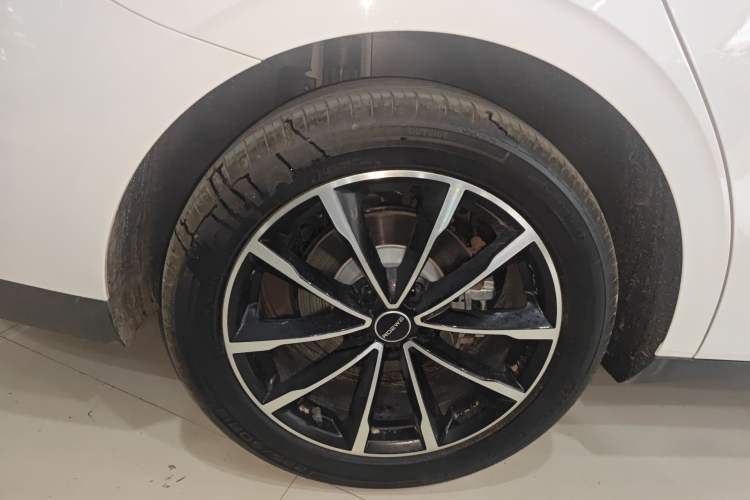 Used Roewe D7 2025 DMH 125km World Champion Edition Right Rear Wheel Hub