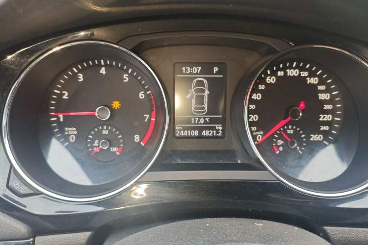 Used Volkswagen Sagitar 2018 280TSI DSG Comfort Model Odometer Close Up