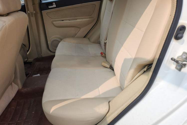Used BAIC E Series 2013 Sedan 1.3L Manual Lotte Edition
