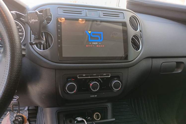 Used Volkswagen Tiguan 2016 280TSI Automatic Two-Wheel-Drive Silk Road Style Edition Audio And AC Panel