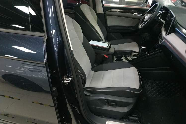 Used Volkswagen Tayron X 2023 330TSI Two-Wheel-Drive Prestige High-Energy Version Right Front Seat