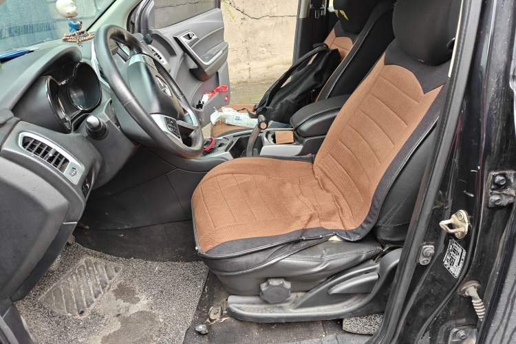 Used JMC Yusheng S350 2013 2.4T Automatic 2WD Diesel Luxury Edition 5 Seats
