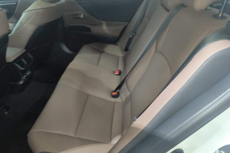 Used Lexus ES 2022 200 Excellence Edition
