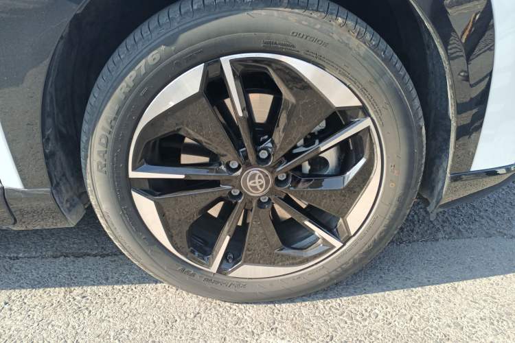 Used Toyota BZ 3X 2025 520 Pro LiDAR Edition Right Front Wheel Hub