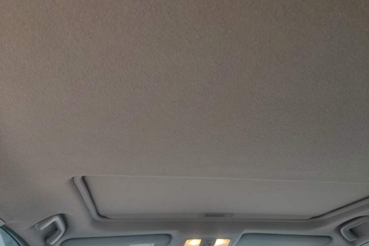 Used Toyota RAV4 2012 Luxurious 2.4L Automatic 4x4 with Stylish Features