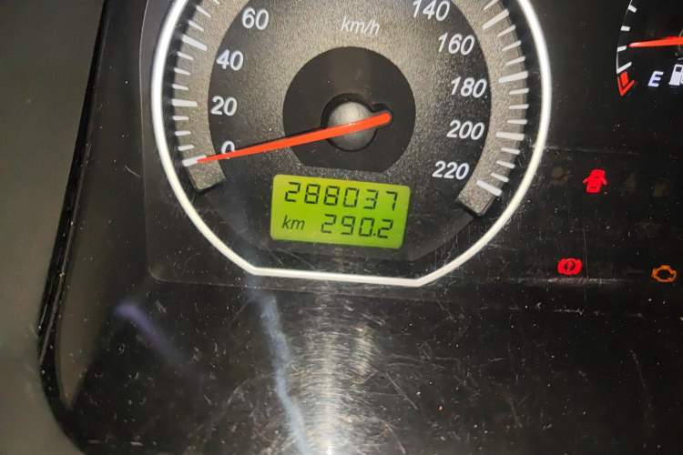 Used Jinbei Grace 2010 2.4L 3rd Generation Zunling Standard Version 9 Seats 9 Seats 4RB2 Odometer Close Up