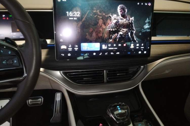 Used Denza D9 2025 DM-i Intelligent Drive 1020 Four-Wheel Drive Flagship Model
