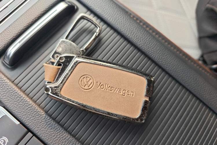 Used Volkswagen Magotan 2023 2 Million Units Commemorative Edition 330TSI DSG Luxury Version Vehicle Key