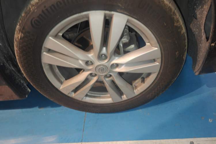 Used Nissan Quest 2015 3.5L SL Right Front Wheel Hub
