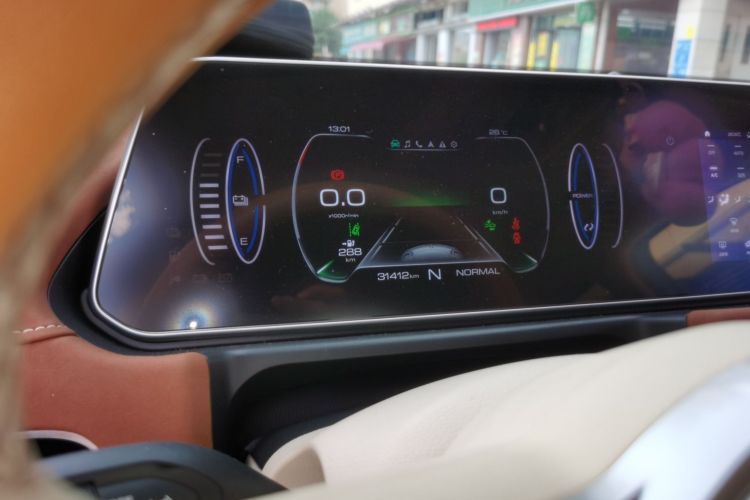 Used ORA Good Cat 2021 400km Standard Range Venus Edition Lithium Iron Phosphate Odometer Close Up