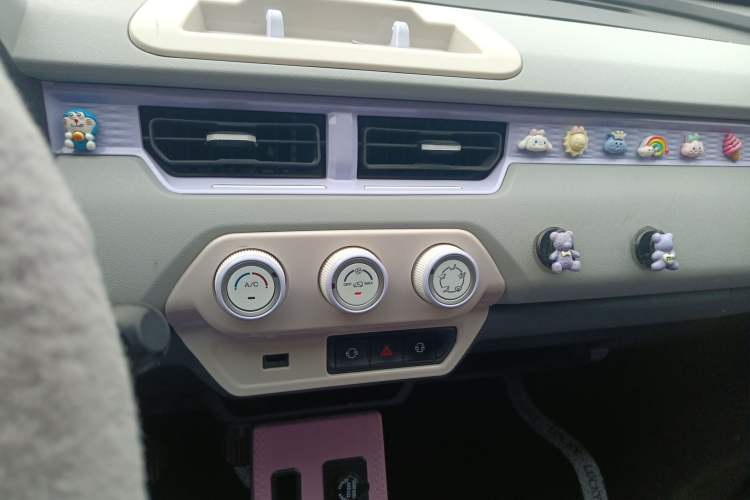 Used Chery QQ Ice Cream 2022 120km Conical Shape Lithium Iron Phosphate Audio And AC Panel