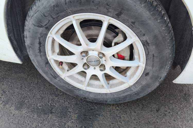 Used Honda Fit 2014 1.5L LX CVT Comfort Model Right Front Wheel Hub