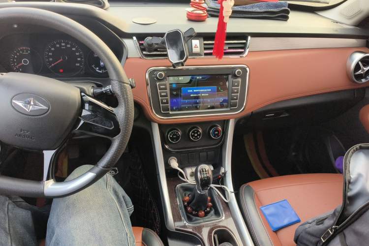 Used BAIC Ruixiang X3 2022 1.5L Manual Luxury Version 7 Seats Audio And AC Panel