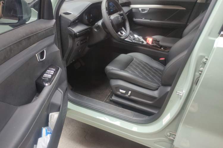 Used Wuling Asta 2022 2.0L DHT Electric-Speed Version
