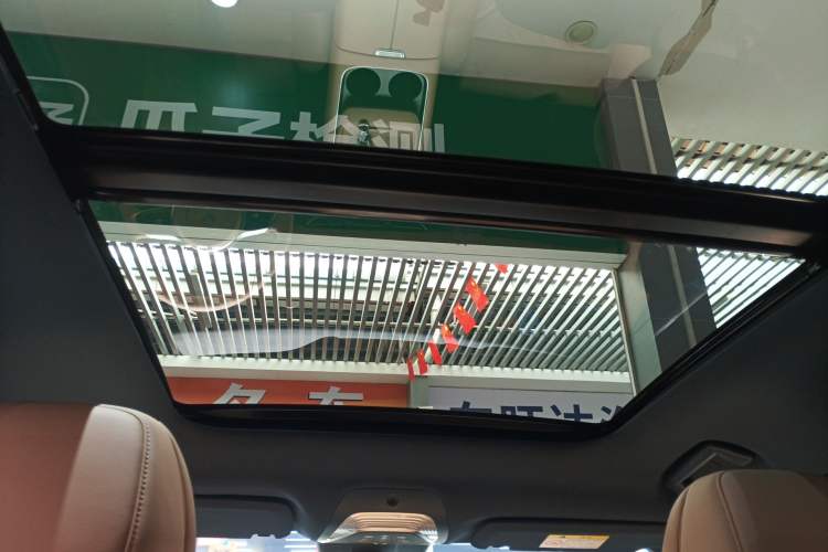 Used VOYAH FREE 2023 Four-Wheel Drive Extended-Range Model with Ultra-Long Range
