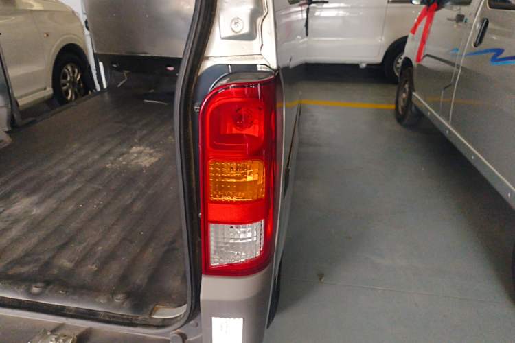 Used Wuling Zhiguang 2020 1.2L Van Utility Model China VI Emission Standard 2 Seats LSI
