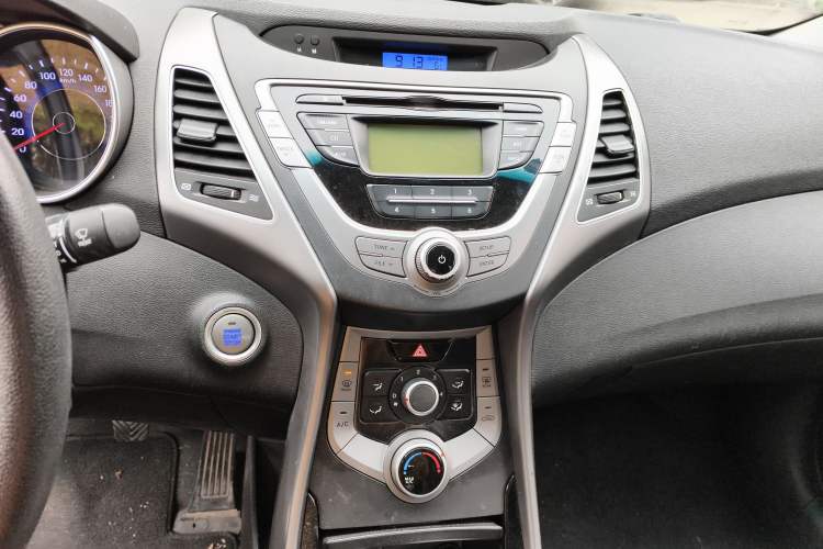 Used Hyundai Elantra (5th Generation / Langdong) 2015 1.6L Manual Leading Model Audio And AC Panel