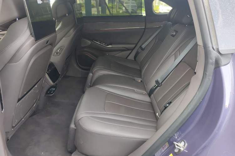 Used Denza Z9 2024 1100 km All-Wheel-Drive Ultra Version Left Rear Seat