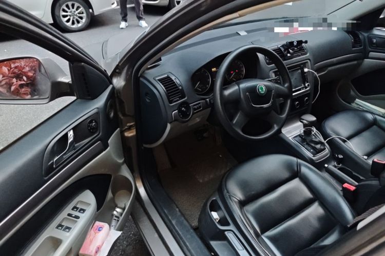 Used Skoda Octavia 2013 1.6L Automatic Elegance Edition Driver Seat