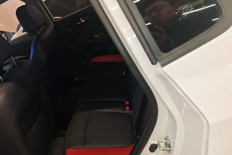 Used CHANGAN CS15 2016 1.5L Automatic Fashion Edition Interior 4