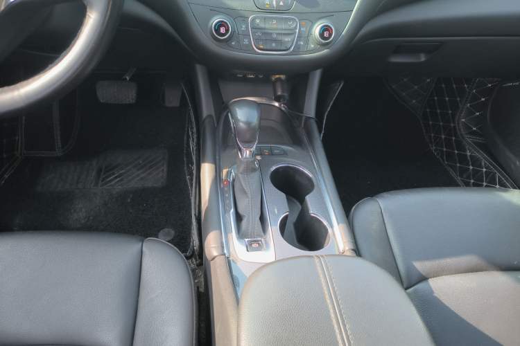 Used Chevrolet Malibu XL 2021 535T Automatic Sport Edition Gear Lever