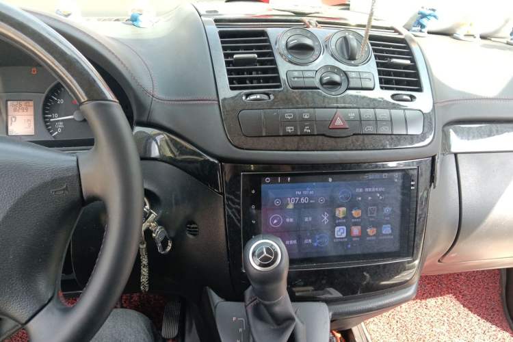 Used Mercedes-Benz Vito 2011 2.5L 7-seater executive version Audio And AC Panel