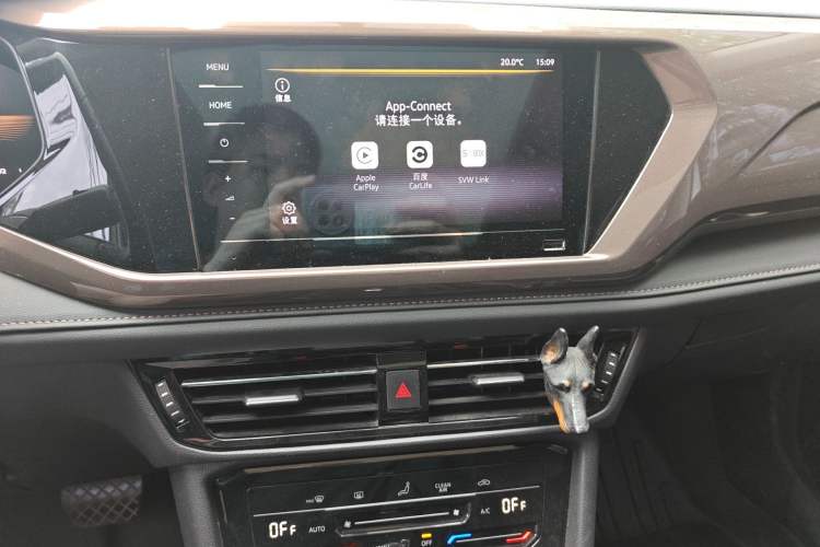 Used Volkswagen Tharu 2022 280TSI Two-Wheel Drive Comfort Edition Audio And AC Panel