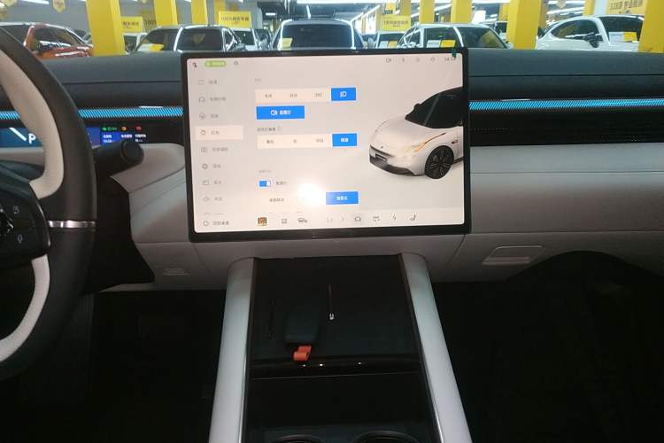 Used Lynk & Co 10 EM-P 2025 Model 240 Four-Wheel Drive Ultra Audio And AC Panel