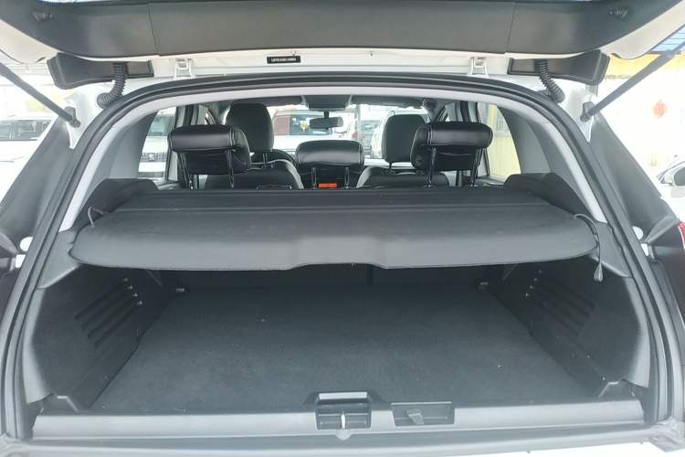 Used Peugeot 3008 2015 2.0L Automatic Classic Edition Trunk