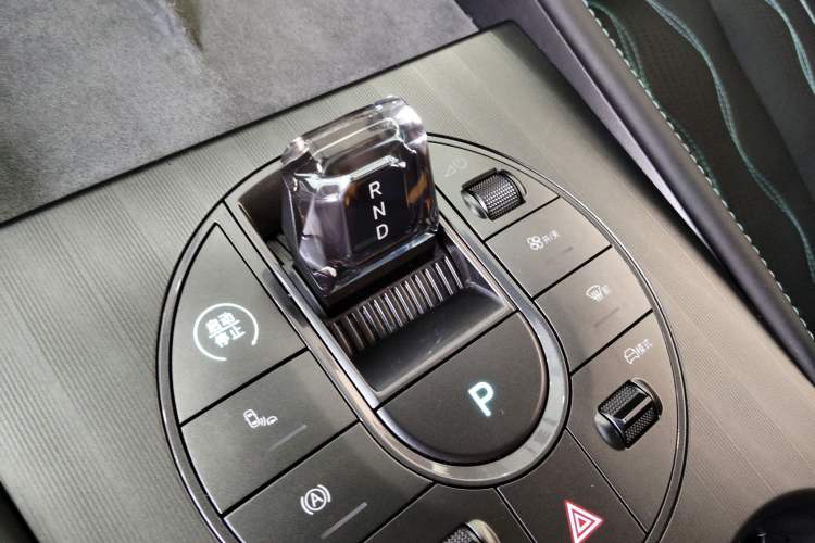 Used BYD Seal 06 New Energy 2024 DM-i 120KM Flagship Model Gear Lever