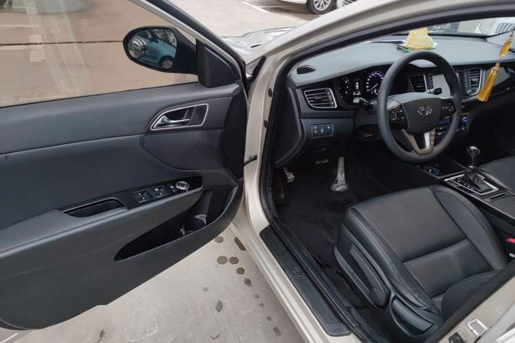 Used Hyundai Mistra 2014 1.8L Automatic Smart GLS Driver Seat