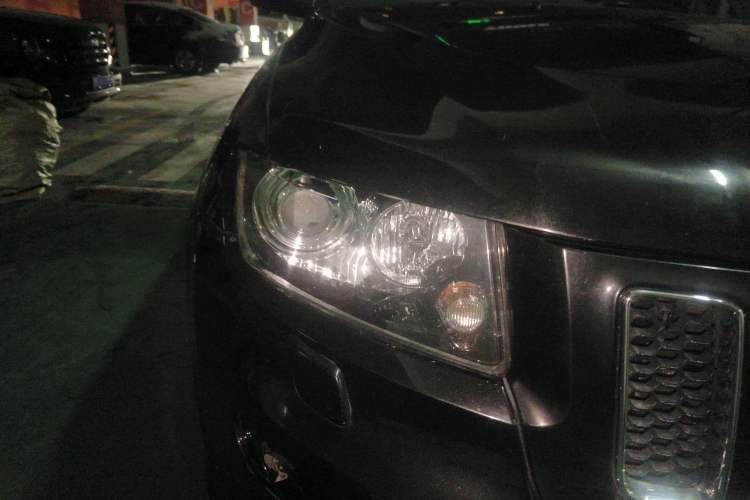 Used Jeep Grand Cherokee SRT 2012 6.4L SRT8 Right Front Headlight